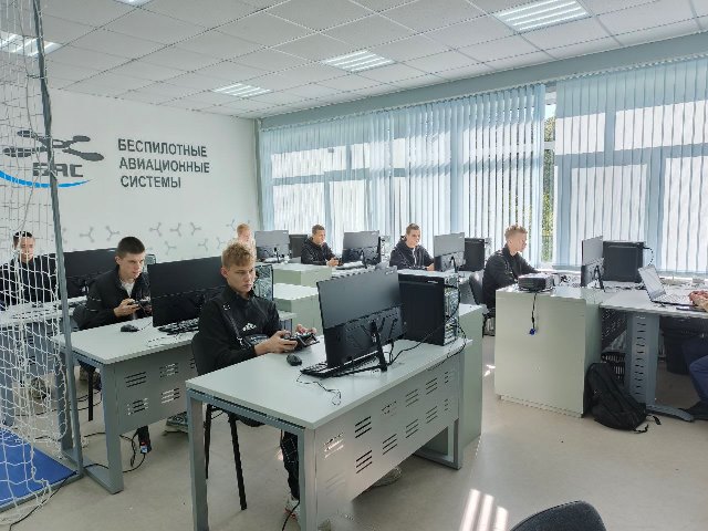 «Оператор беспилотных авиационных систем (с максимальной взлетной массой 30 килограмм и менее)».