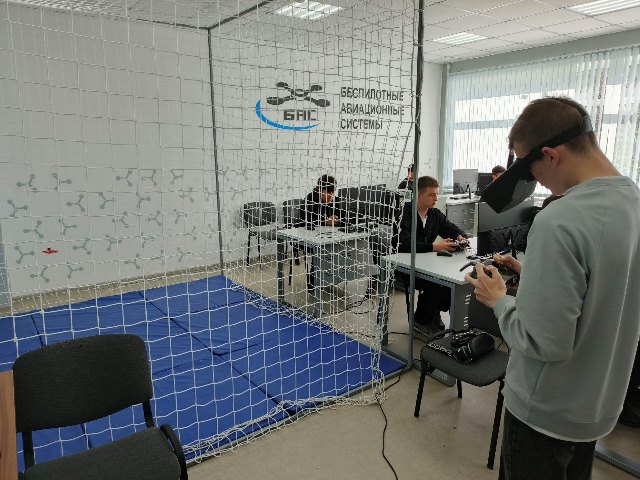 «Оператор беспилотных авиационных систем (с максимальной взлетной массой 30 килограмм и менее)».