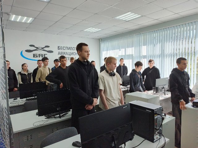 «Оператор беспилотных авиационных систем (с максимальной взлетной массой 30 килограмм и менее)».