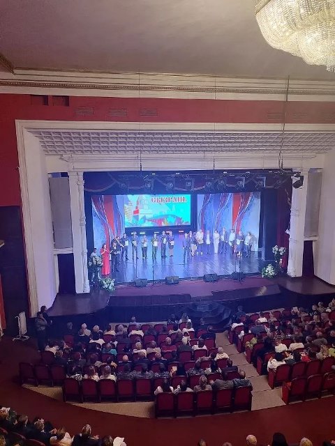Активное участие в торжественном собрании, посвящённом Дню празднования.