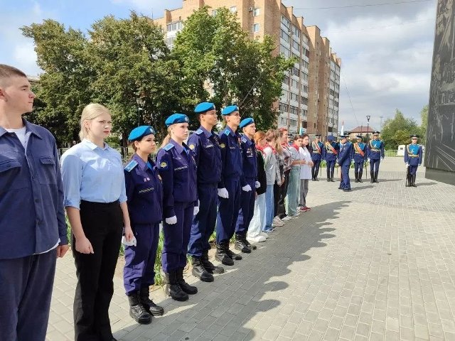 Активное участие в торжественном собрании, посвящённом Дню празднования.