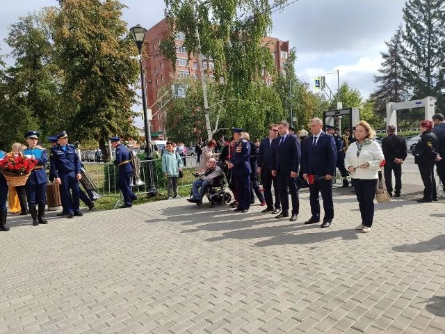 Активное участие в торжественном собрании, посвящённом Дню празднования.