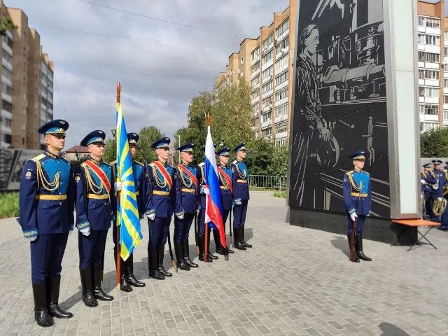 Активное участие в торжественном собрании, посвящённом Дню празднования.