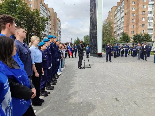 Активное участие в торжественном собрании, посвящённом Дню празднования.