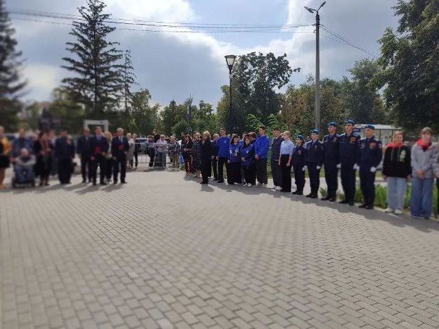 Активное участие в торжественном собрании, посвящённом Дню празднования.