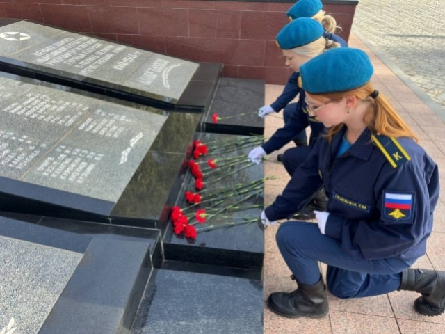 Возложение цветов у мемориальной плиты с именем Шутова Николая Федоровича
