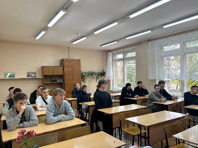 Поднятие флага «Разговоры о важном»