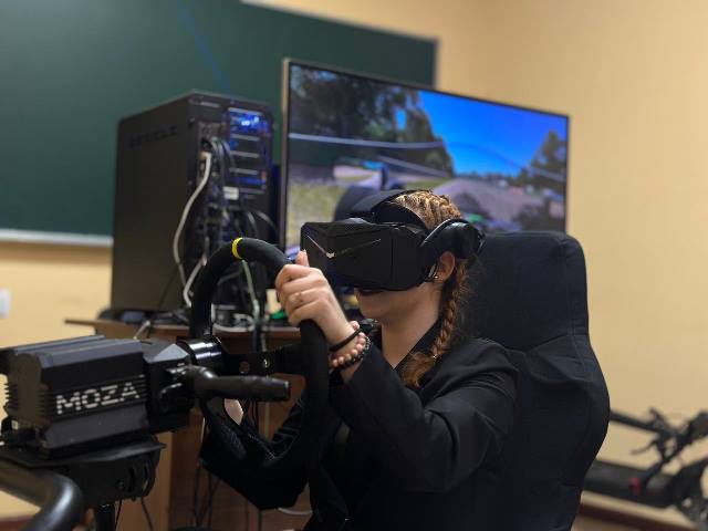 Участие в захватывающих соревнованиях по симрейсингу