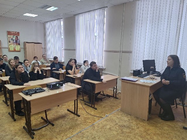 Профилактическая беседа с инспектором ПДН