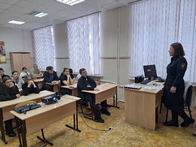 Профилактическая беседа с инспектором ПДН